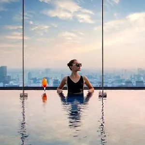 https://apt-white-lacoste.hotelsofhoian.com