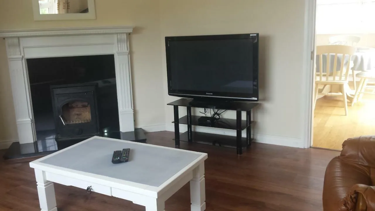 Cloonboo Lodge With Tours Sleeps 12 Galway 0*,